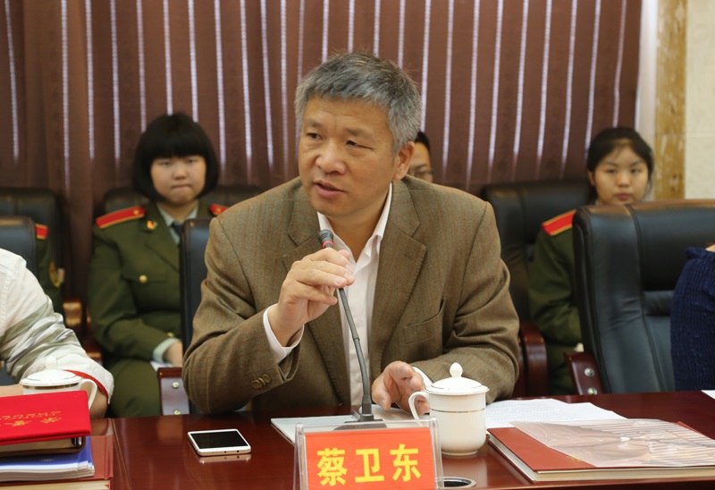 蔡卫东理事长代表基金会和徐中远先生表达了对同学们的牵挂和关怀之情